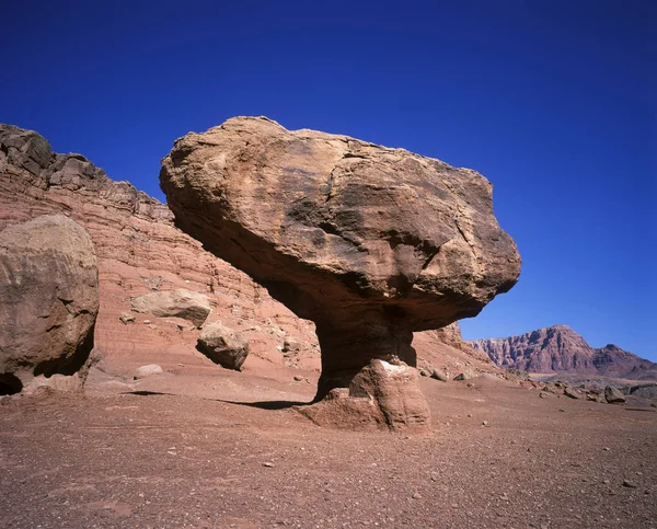 Balancierter Felsen Zinnoberrote Klippen Marmorschlucht Arizona Usa — Stockfoto