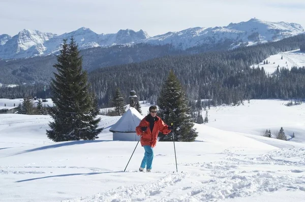 Ski Fond Devant Chapelle Winkelmoosalm Haute Bavière Allemagne Arrière Plan — Photo
