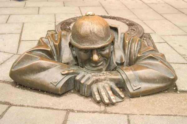 Статуя Ремесленника Братиславе — стоковое фото