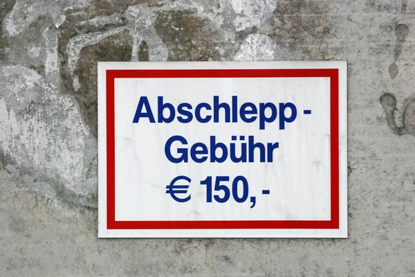Schild Der Wand Abschleppgebühr 150Ae — Stockfoto