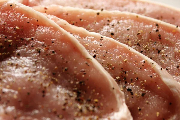 Sliced Uncooked Pig Steaks — Stock Photo, Image