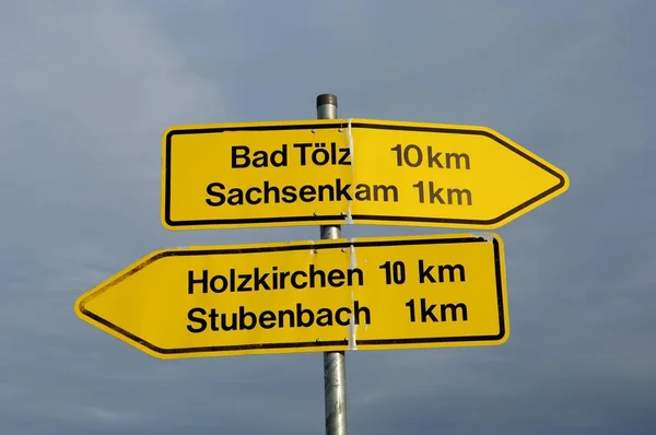 Wegweiser Der Nähe Des Klosters Reutberg Nach Bad Tölz Sachsenkam — Stockfoto