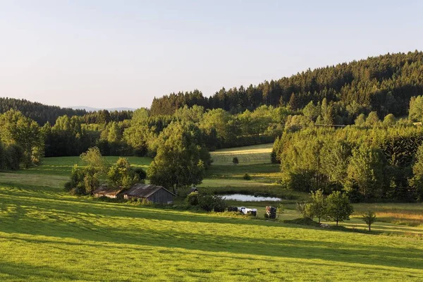 Grönt Gräs Landskap Med Hus Bayern Tyskland — Stockfoto