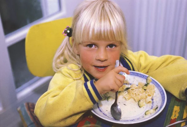 Three Year Old Girl Eating — Stock Photo, Image