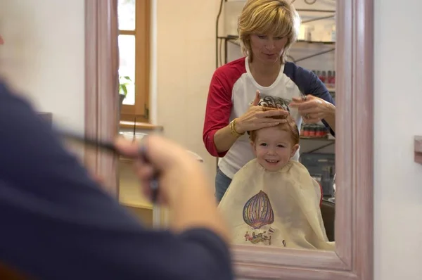 Child Hairdresser — Stock Photo, Image