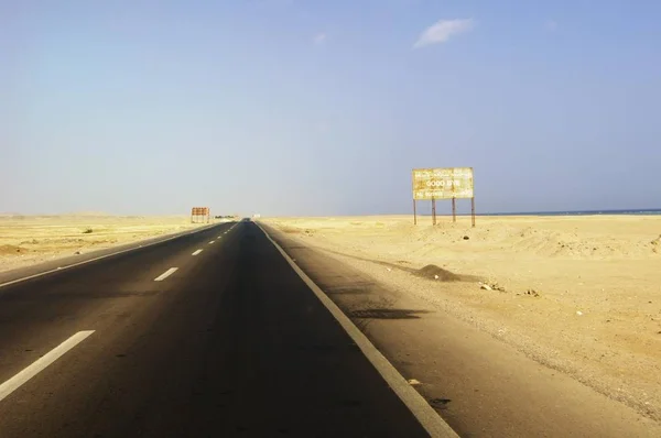 Αίγυπτο Σχετικά Τον Τρόπο Μάρσα Αλάμ Χουργκάντα Έρημο Δρόμο Αφρική — Φωτογραφία Αρχείου