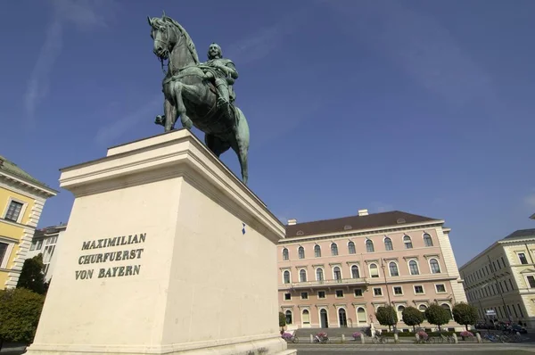Памятник Максимилиану Баварскому Виттельсбахеру Мюнхен Бавария Германия — стоковое фото