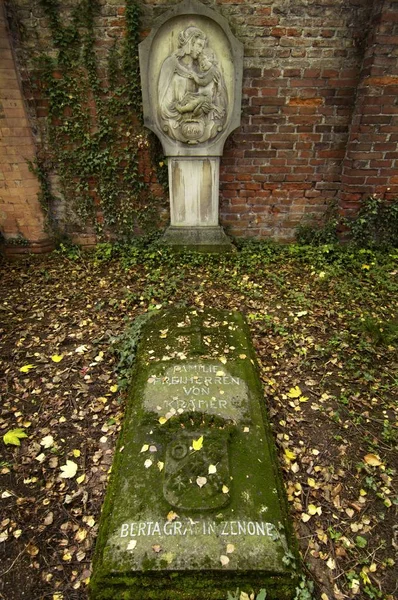 Tumba Cementerio Sur Múnich Bavaria Germanys —  Fotos de Stock