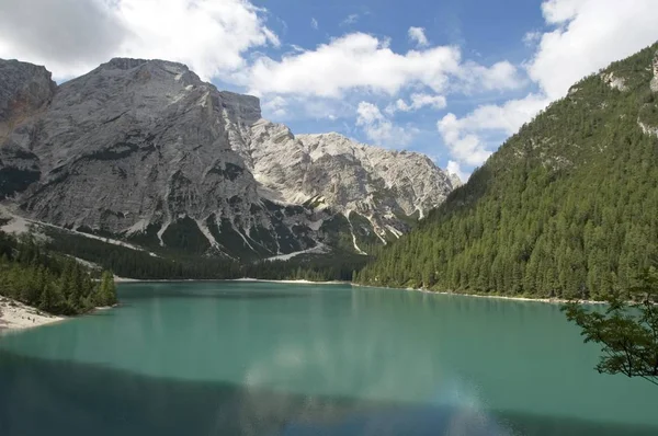 Pragser Sjön Braies Pusterdalen South Tyrol Suedtirol Italien Med Den — Stockfoto