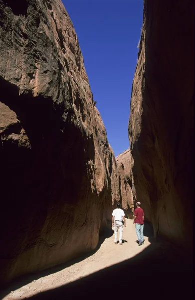 Gente Turística Caminando Canyon —  Fotos de Stock