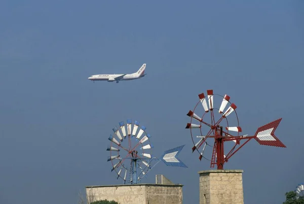 Windmills Airplane Air Berlin — Stock Photo, Image