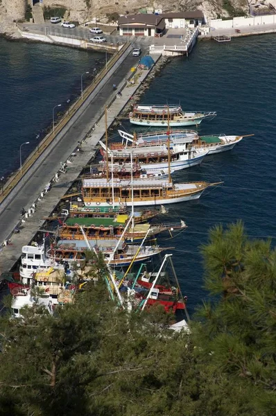 Turquía Kusadasi Dique Costero Del Sur Con Barcos Turísticos Isla — Foto de Stock