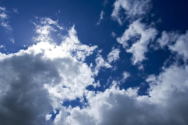 Weiße Wolken Blauen Himmel — Stockfoto