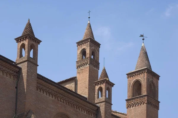 Alba Piemonte Piemonte Italië Weinig Torens Het Dak Van Duomo — Stockfoto