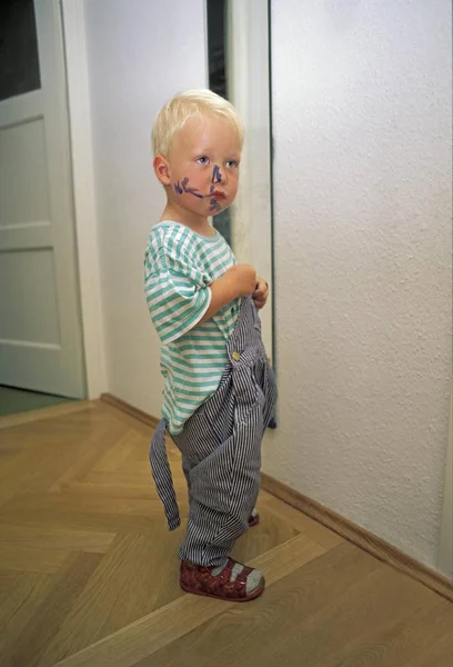 Menino Dois Anos Idade Com Rosto Pintado — Fotografia de Stock