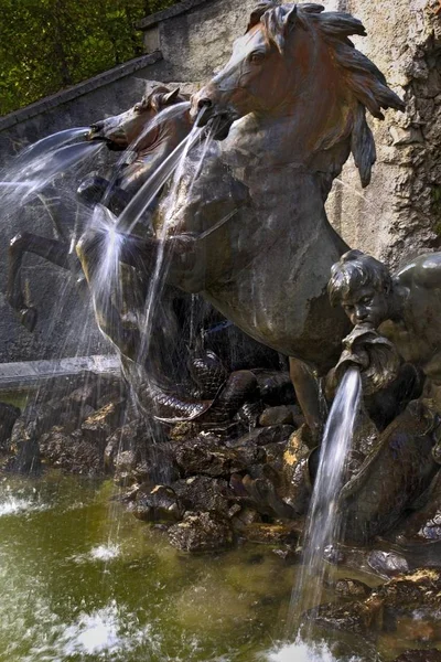 リンデルホーフ宮殿の噴水 バイエルンドイツ — ストック写真