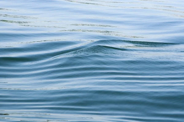 青い水面の背景 — ストック写真