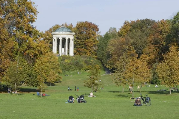 Munich Deu Octubre 2004 Los Monopteros Englischer Garten Jardín Inglés — Foto de Stock