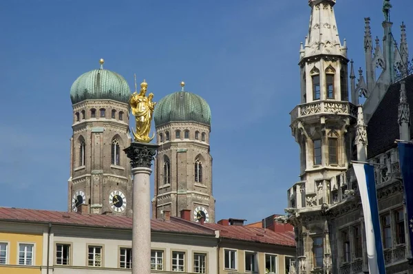 View Marienplatz Steeples Frauenkirche Maries Column Parts New City Hall — стоковое фото