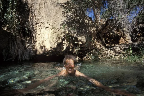 Mujer Bañándose Una Primavera Damaraland Namibia — Foto de Stock