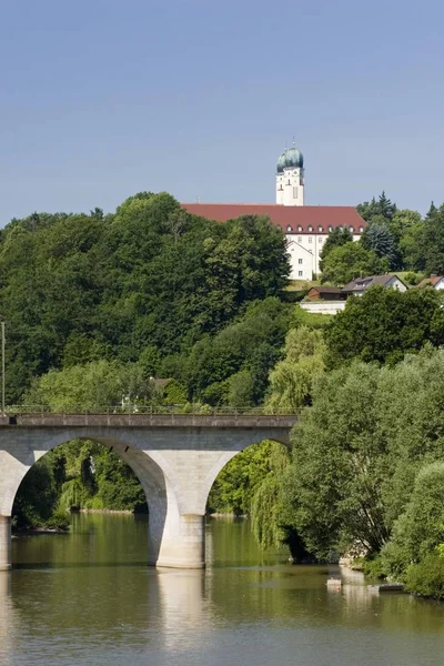 Vilshofen修道院Schweiklberg Vils德国下巴伐利亚河 — 图库照片