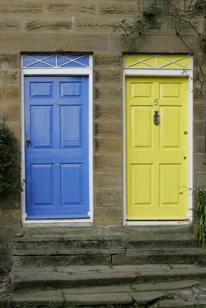 Portas Dianteiras Coloridas Casa Construção — Fotografia de Stock