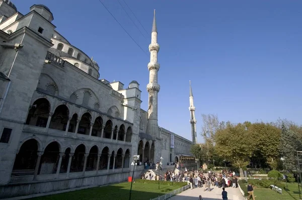 Turisztikai Emberek Gyaloglás Kék Mecset Isztambul Törökország — Stock Fotó
