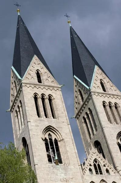 ハルバーシュタット ザクセンアンハルト ドイツ大聖堂 ステファンと シクストゥスの塔 — ストック写真