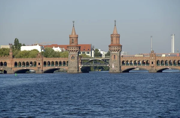 Oberbaumbrcke Міст Над Річкою Шпрее Берлін Німеччина Європа — стокове фото