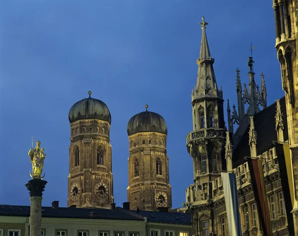 View Marienplatz Steeples Frauenkirche Maries Column Parts New City Hall — стоковое фото