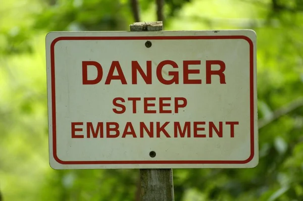 Znak Ostrzegawczy Niebezpieczeństwo Strome Wejscie Statek — Zdjęcie stockowe