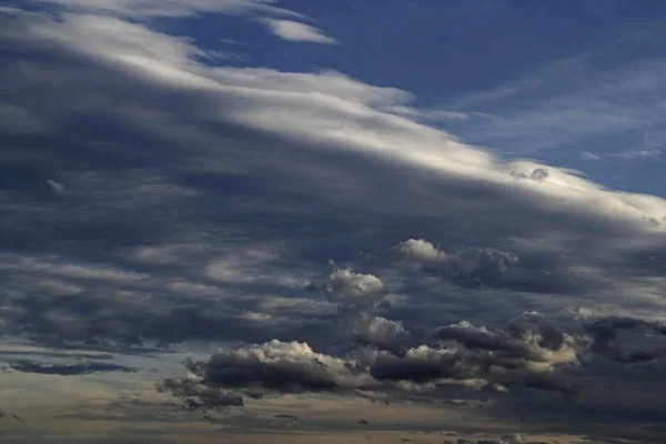 雲と青い空 — ストック写真