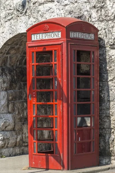 Brytyjski Czerwona Budka Telefoniczna Carnlough Irlandia Północna Wielka Brytania Europa — Zdjęcie stockowe