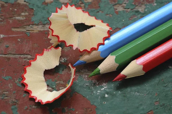 Crayons Couleur Bois Aiguisés Avec Des Copeaux — Photo