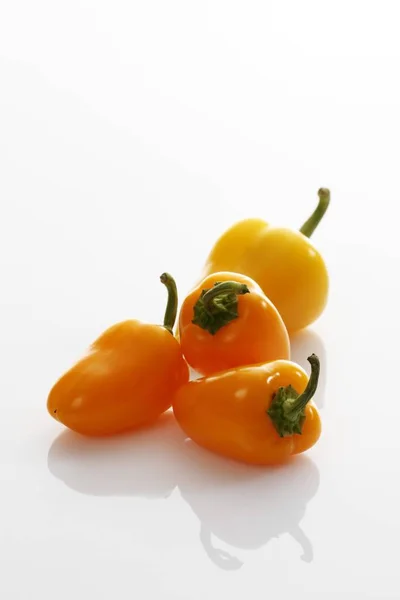 Four Yellow Orange Sweet Peppers Capsicum Bell Peppers — Stock Photo, Image