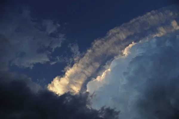 空は夜の時間の雲 — ストック写真