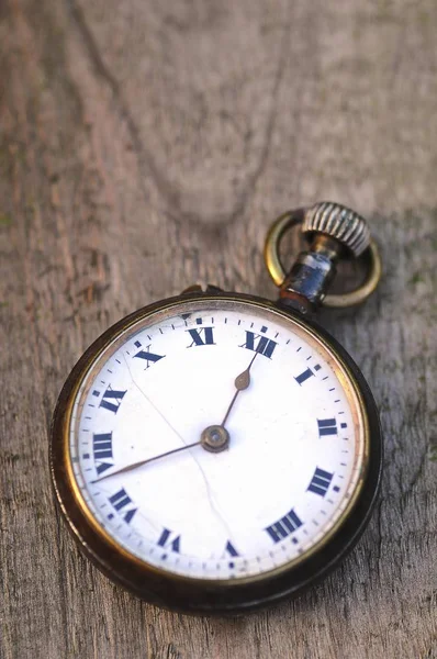 Montre Poche Antique Couchée Sur Une Table Bois — Photo