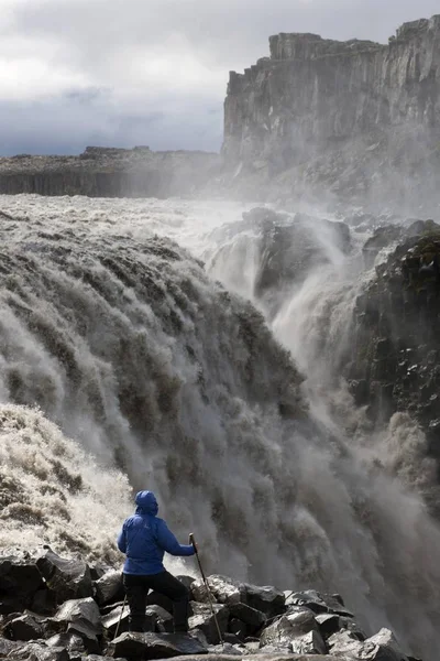 Wanderer Dettifoss Wasserfall Island Europa — Stockfoto