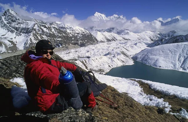 Femme Pendant Repos Tout Escaladant Gokyo Nepal — Photo