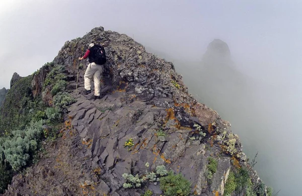 Caminhante Montanhas Acima Das Nuvens Ilhas Canárias Espanha Europa — Fotografia de Stock