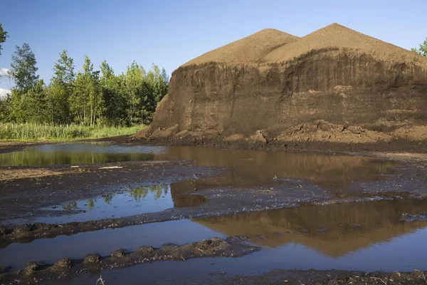 Kopiec Wierzchniej Warstwy Gleby Komercyjnych Piaskownica Ulewnych Deszczy Quebec Kanada — Zdjęcie stockowe