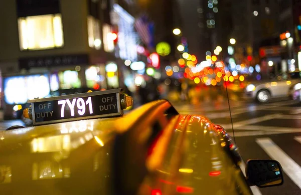 Schild Auf Dem Dach Eines Taxis Der Nacht New York — Stockfoto