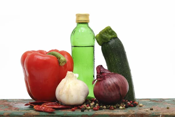 Paprika Courgette Knoflook Een Flesje Olie — Stockfoto