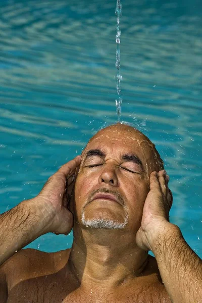 Elderly Gentleman Wellness Treatment — Stock Photo, Image