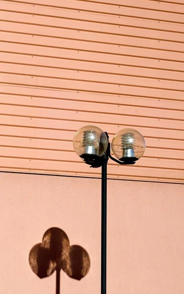 Lampy Uliczne Budynku — Zdjęcie stockowe