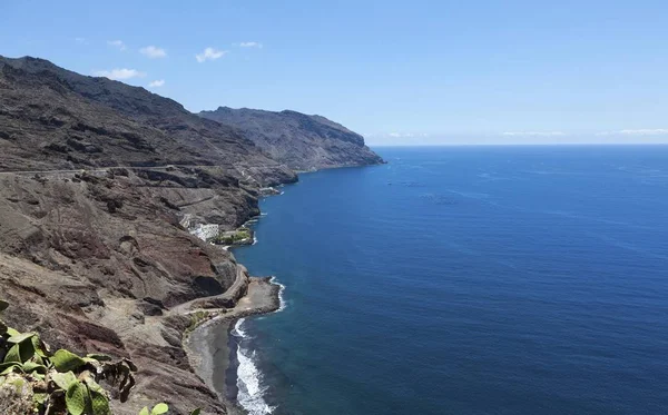 青い海の水とプラヤ テレシタス カナリア諸島 スペイン ヨーロッパの海岸線 — ストック写真