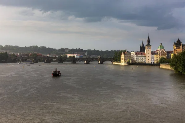 Rio Vltava Ponte Charles Parte Trás Mal Strana Praga República — Fotografia de Stock