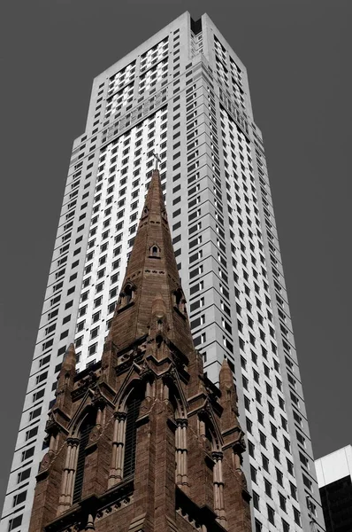 Gamla Tornet Presbyterian Kyrkan Framför Skyskrapa Fifth Avenue Midtown New — Stockfoto