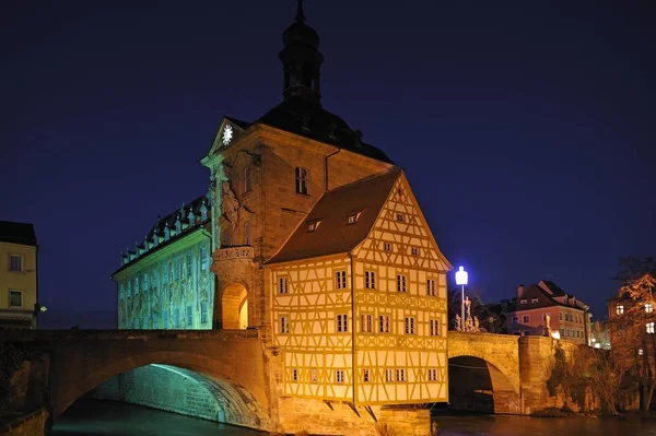 夜の光 アルトシュタット バンベルク 上部フランケン バイエルン ドイツ ヨーロッパの古い市庁舎 — ストック写真