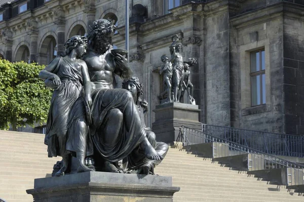 Stappen Met Cijfers Overdag Bruehlsche Terrasse Dresden Saksen Duitsland Europa — Stockfoto